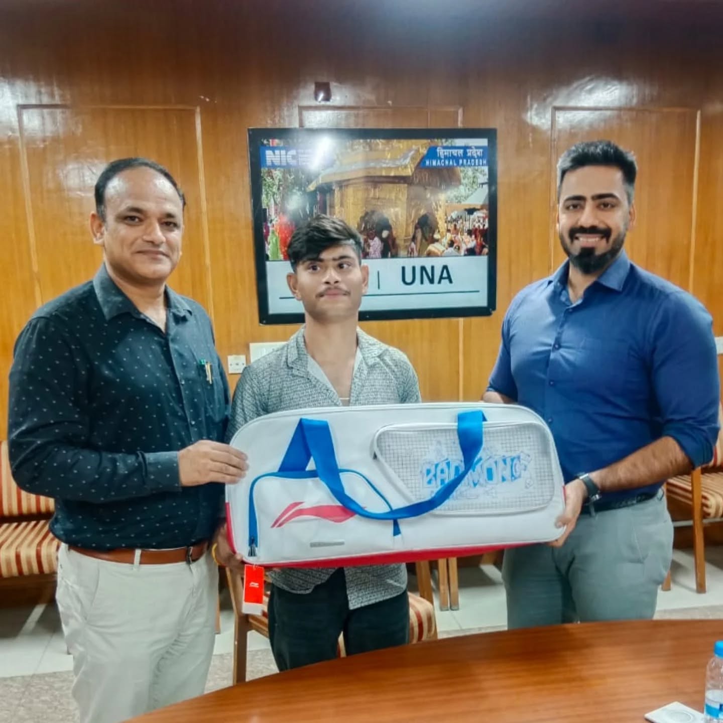 DC presented badminton kit to para badminton player Dishaant Chaudhary, wished him a bright future.